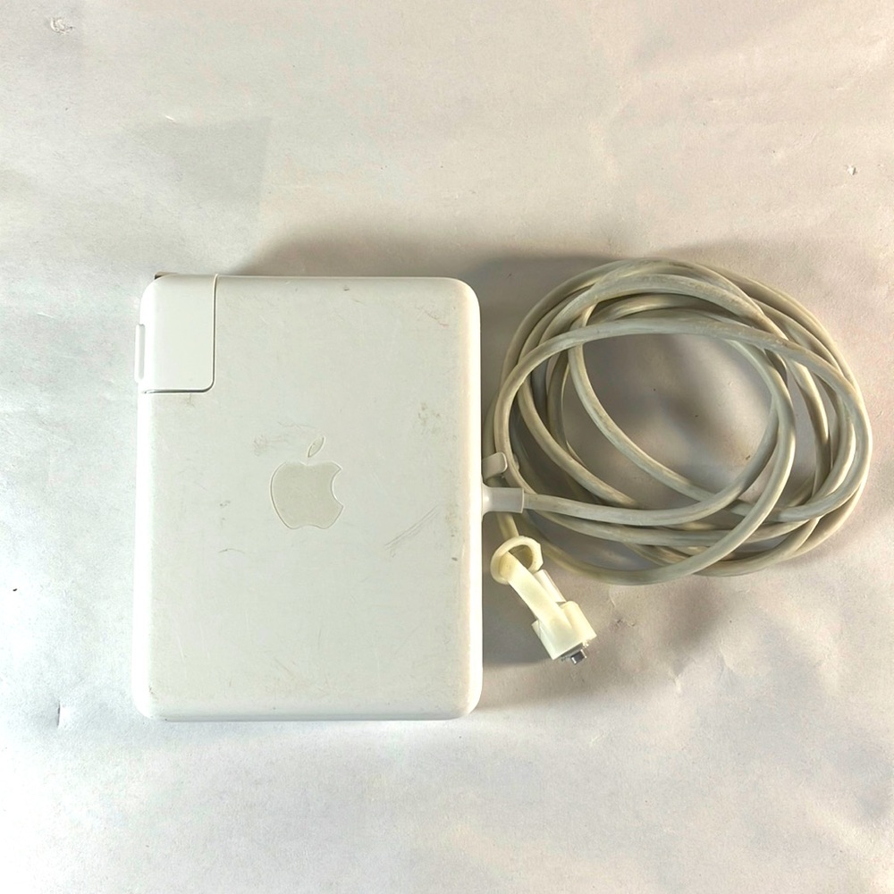 Apple ITE 4T18 85 Watt Power Supply E131881  Model A1172